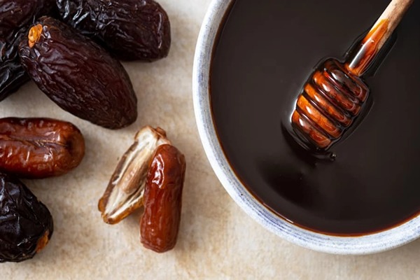 تصویر 1 از خرید شیره طبیعی خرما + قیمت فروش استثنایی
